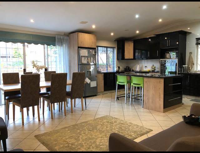 5 BEDROOM HOUSE FOR SALE IN OVERPORT